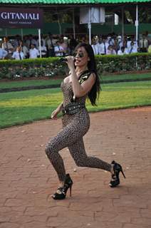 Sofia Hayat performs at Gitanjali Juvenile Million Race at Mahalaxmi Race Course in Mumbai