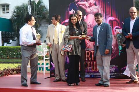 Vidya Balan at 'The Dirty Picture' Race by Sabah Khan show for Gitanjali at Mahalaxmi Race course in Mumbai