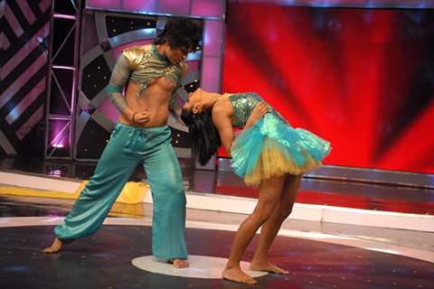 Kunwar Amarjeet Singh with Shakti Mohan in Dance India Dance 2