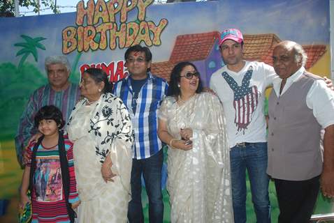 Javed Akhtar, Rohit Roy with Kishore Kumar's family gathers for Rumajis's birthday at Juhu