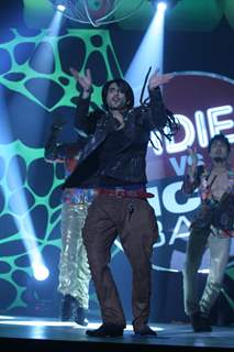 Ranveer Singh dancing at press meet of film 'Ladies vs Ricky Bahl' at Yashraj Studios in Mumbai