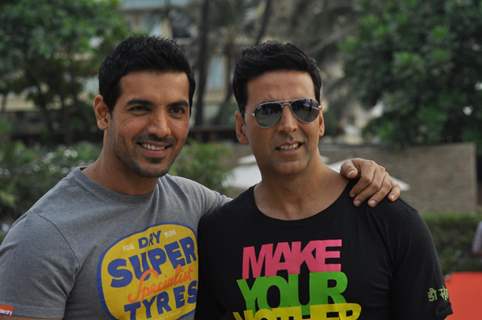 Akshay Kumar and John Abraham at 'Desi Boyz' media meet