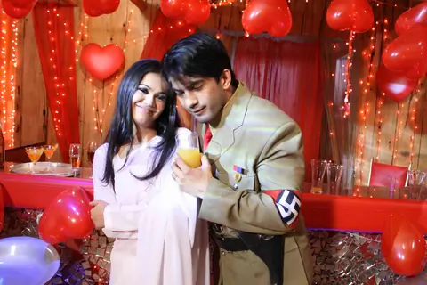 Still scene from Dill Mill Gayye