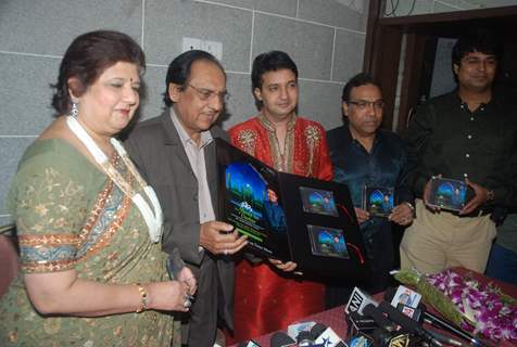 Gazal singer Ghulam Ali launches Manju Narain's album