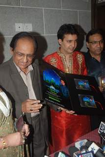 Gazal singer Ghulam Ali launches Manju Narain's album