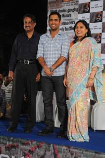 Mahendra Singh Dhoni with director Y.P Singh and Abha Singh at music launch of film Kya Yahi Sach Ha