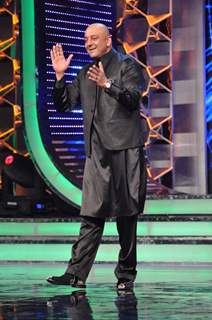 Sanjay Dutt on the sets of 'Bigg Boss Season 5' Aapka Farmaan at Lonavala