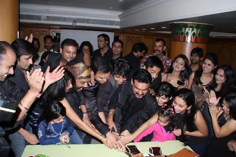Cake Cutting on completino of 200 episodes of Phulwa