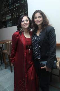 Neelam Singh with Mona Wedding Anniversary bash at Bistro Grill in Mumbai