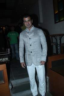 Ronit Bose Roy grace Sudhanshu Pandey and Mona Wedding Anniversary bash at Bistro Grill in Mumbai