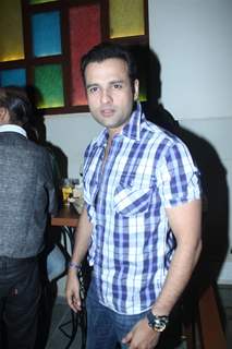 Rohit Roy grace Sudhanshu Pandey and Mona Wedding Anniversary bash at Bistro Grill in Mumbai