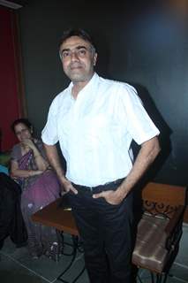 Rajit Kapur grace Sudhanshu Pandey and Mona Wedding Anniversary bash at Bistro Grill in Mumbai