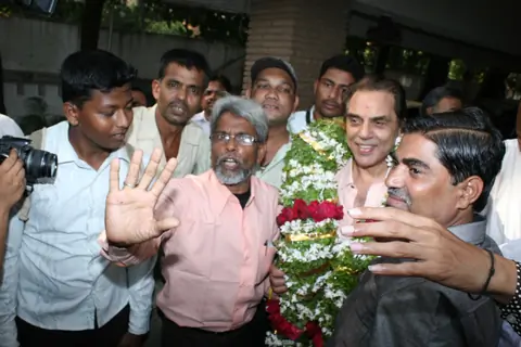 Fans Celebrate Dharmendra's Birthday