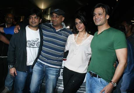 Vivek Oberoi and Mallika Sherawat promote their latest film 'Kismat Love Paisa Dilli' at Mumbai Airport