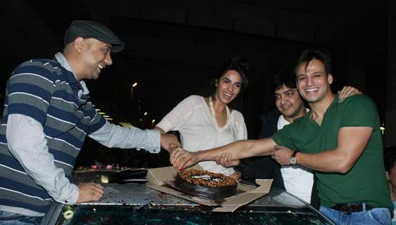 Vivek Oberoi and Mallika Sherawat promote their latest film 'Kismat Love Paisa Dilli' at Mumbai Airport