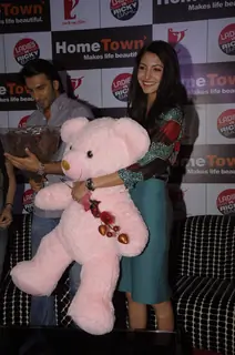 Ranveer and Anushka promote Ladies v/s Ricky Bahl at Home Town store in Vikhroli, Mumbai