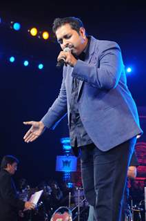 Shankar Mahadevan performing at Music Heals Concert held at Andheri Sports Complex in Mumbai