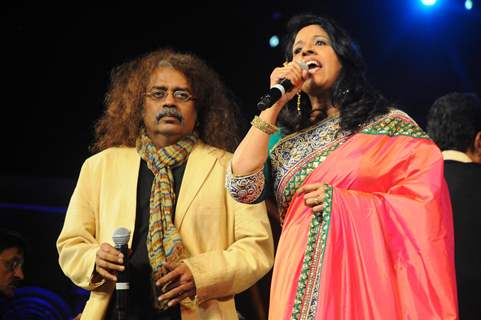 Hariharan with Kavita Krishnamurthy performing at Music Heals Concert held at Andheri Sports Complex