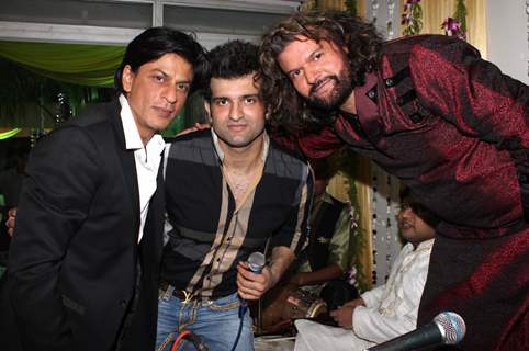 Shah Rukh Khan grace Dilip Kumar's 89th Birthday Party