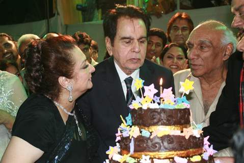 Cake cutting ceremony of Dilip Kumar's 89th Birthday Party