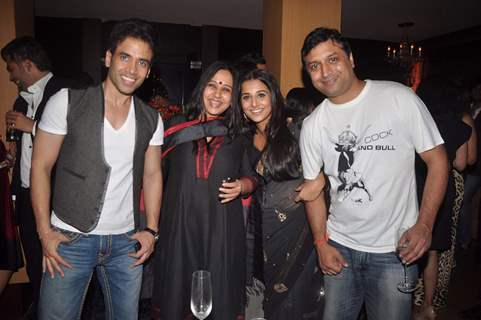 Tushar Kapoor and Vidya Balan along with friends