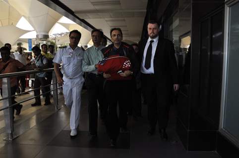 Dev Anand's ashes brought by his son Sunil Anand at Mumbai International Airport