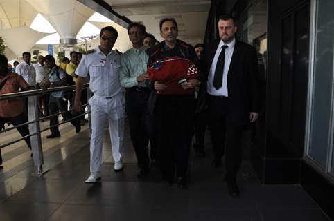 Dev Anand's ashes brought by his son Sunil Anand at Mumbai International Airport