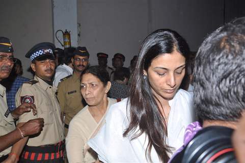 Tabu Hashmi pays respect at Dev Anand's prayer meet