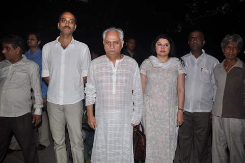Rohan Sippy, Ramesh Sippy and Kiran Juneja pays respect at Dev Anand's prayer meet