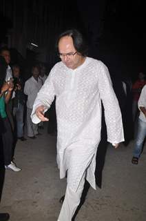 Farooque Shaikh pays respect at Dev Anand's prayer meet