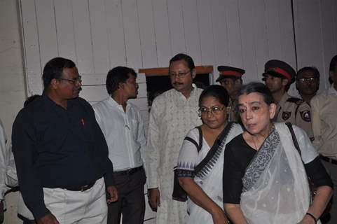 Bollywood celebs pays respect at Dev Anand's prayer meet at Mehboob studio