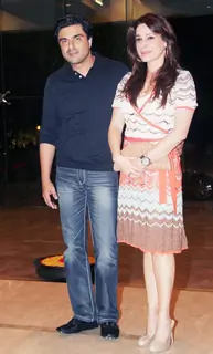 Sameer Soni with wife Neelam Kothari at Farah Khan's House Warming Party