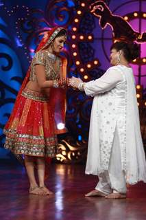 Genelia D’Souza with Saroj Khan add glamour to 'Nach Le Ve With Saroj Khan - Season 3'