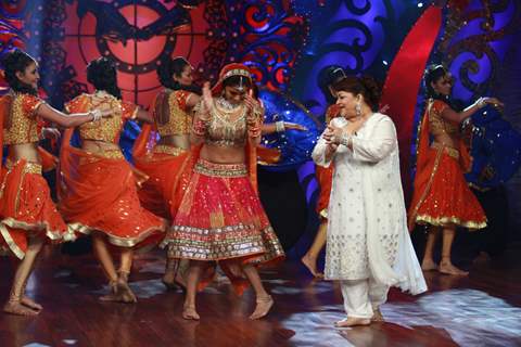 Nach Le Ve With Saroj Khan - Season 3 (Tv Series) : News, Videos, Cast ...