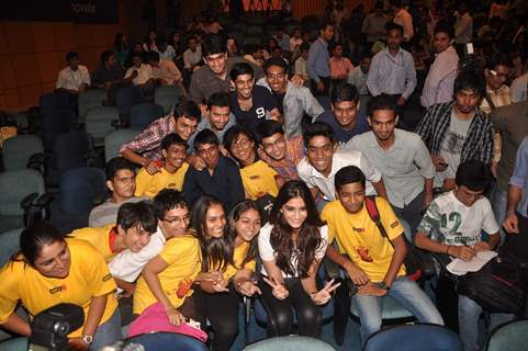 Sonam Kapoor meets Twitter fans at Welingkar college