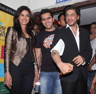 Priyanka Chopra, Ritesh Sidhwani, Shah Rukh Khan at Don 2 special screening at PVR