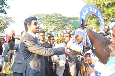 Abhishek Bachchan at Mid-Day Race in RWITC, Mahalaxmi