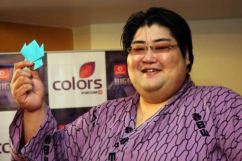 Japanese Sumo Wrestling Champion Yamamotoyama leaving for BIGG BOSS Season 5 house from his Hotel in Juhu, Mumbai