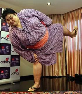 Japanese Sumo Wrestling Champion Yamamotoyama leaving for BIGG BOSS Season 5 house from his Hotel in Juhu, Mumbai