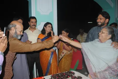 Cast celebrate 200 episodes of Navya