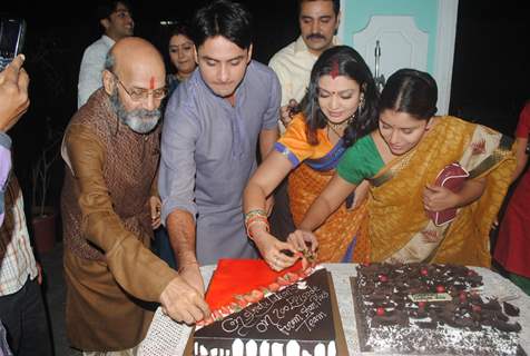 Cast celebrate 200 episodes of Navya