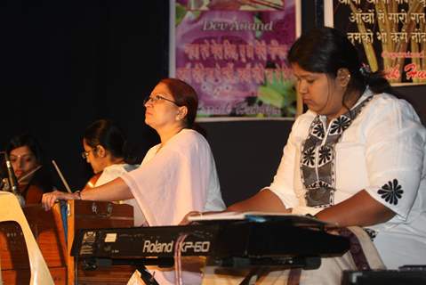 Tribute to Dev Anand by 23 Ladies Musician