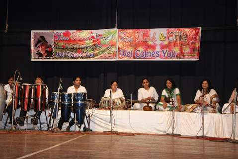 Tribute to Dev Anand by 23 Ladies Musician