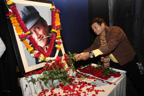 Celebs given Tribute to Dev Anand by 23 Ladies Musician