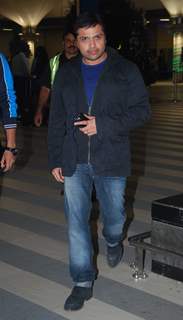 Himesh Reshammiya snapped at Airport returns from their vacation