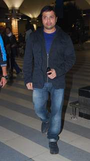 Himesh Reshammiya snapped at Airport returns from their vacation