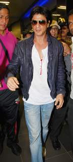 Shah Rukh Khan snapped at Airport returns from their vacation