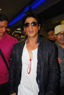 Shah Rukh Khan snapped at Airport returns from their vacation