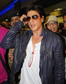 Shah Rukh Khan snapped at Airport returns from their vacation