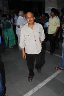 Celeb at Sunil and Dharmesh Darshan's dad's prayer meet